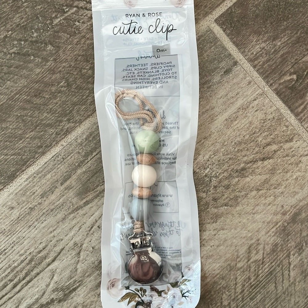 Pacifier clip